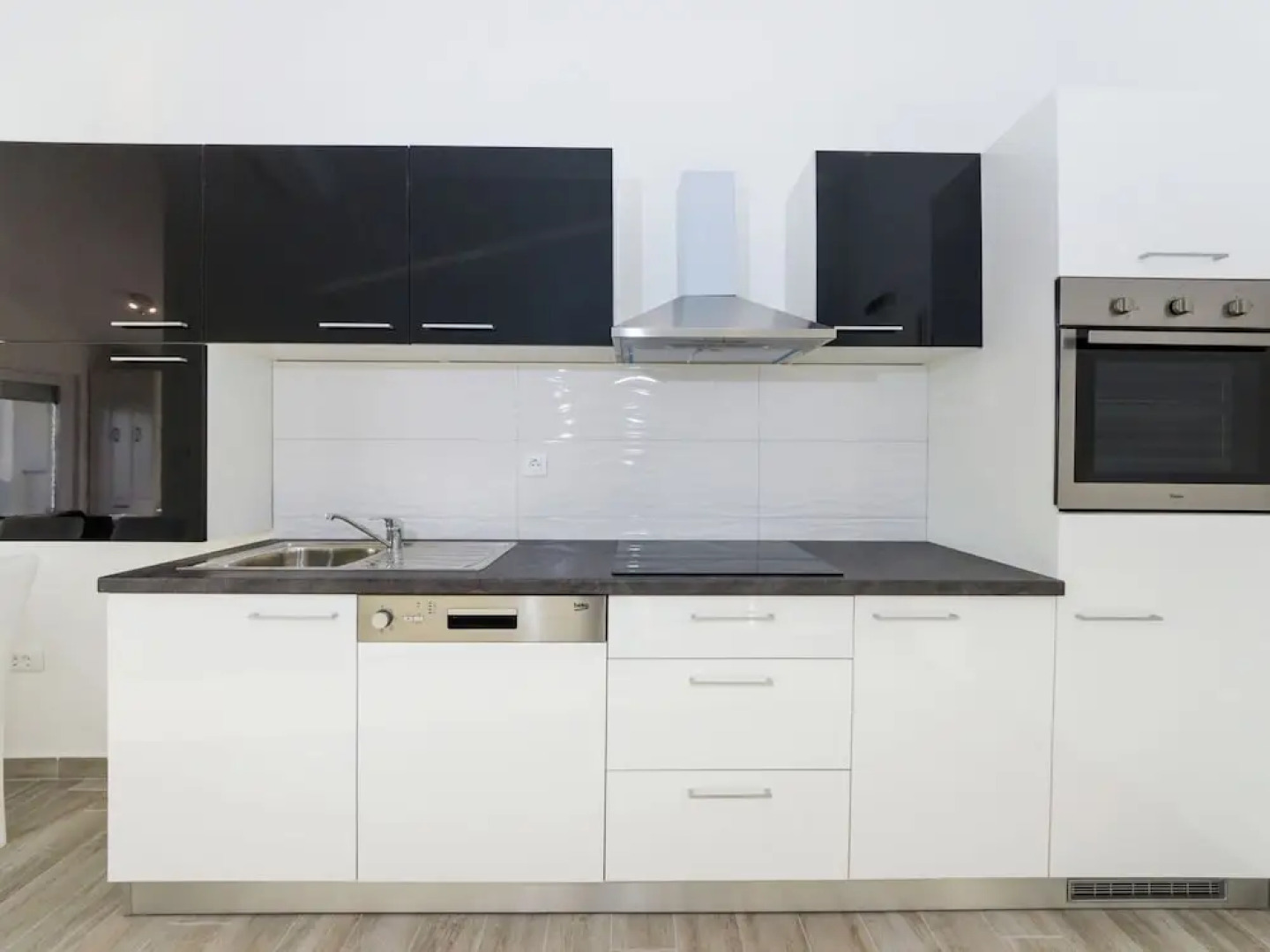 Sea-view Apartment With Garden