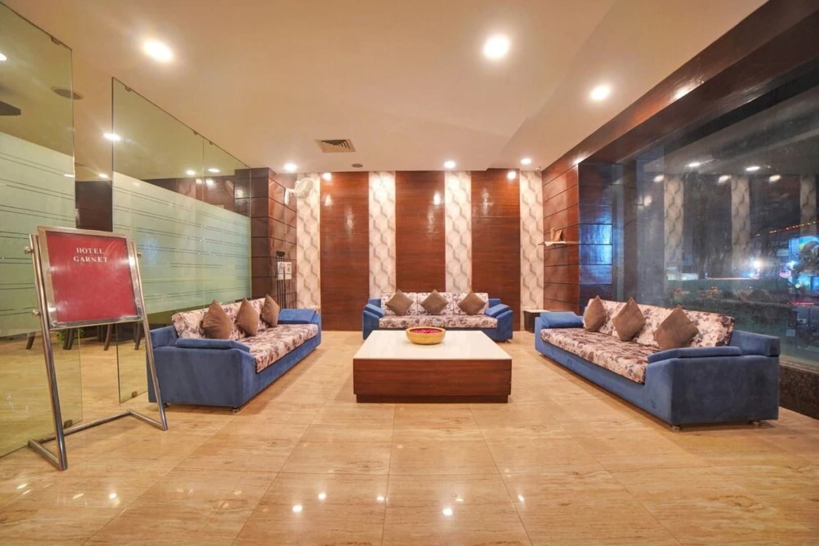 OYO 9580 Hotel Garnet Inn