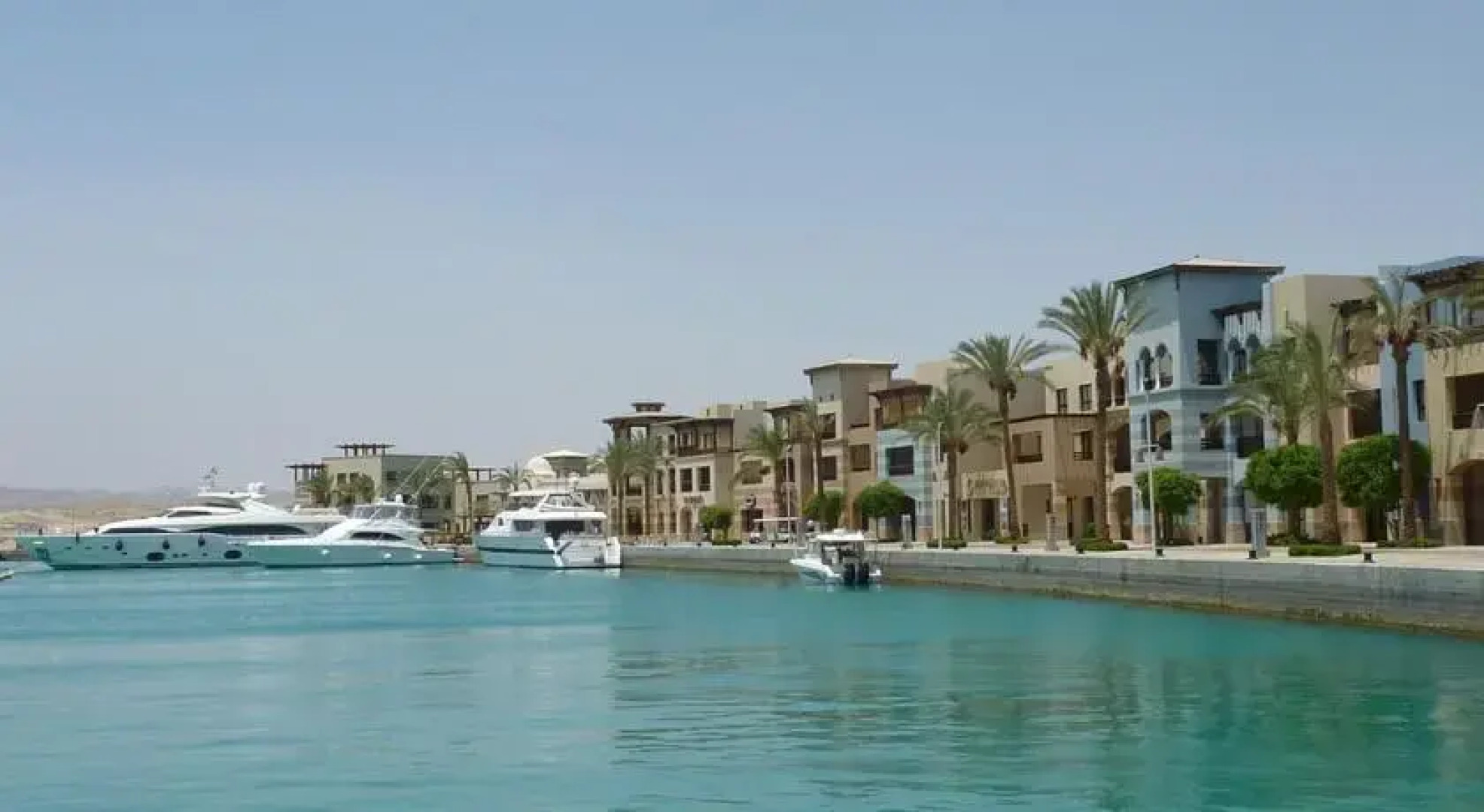 Marina Residence Studio with Pool & Garden View