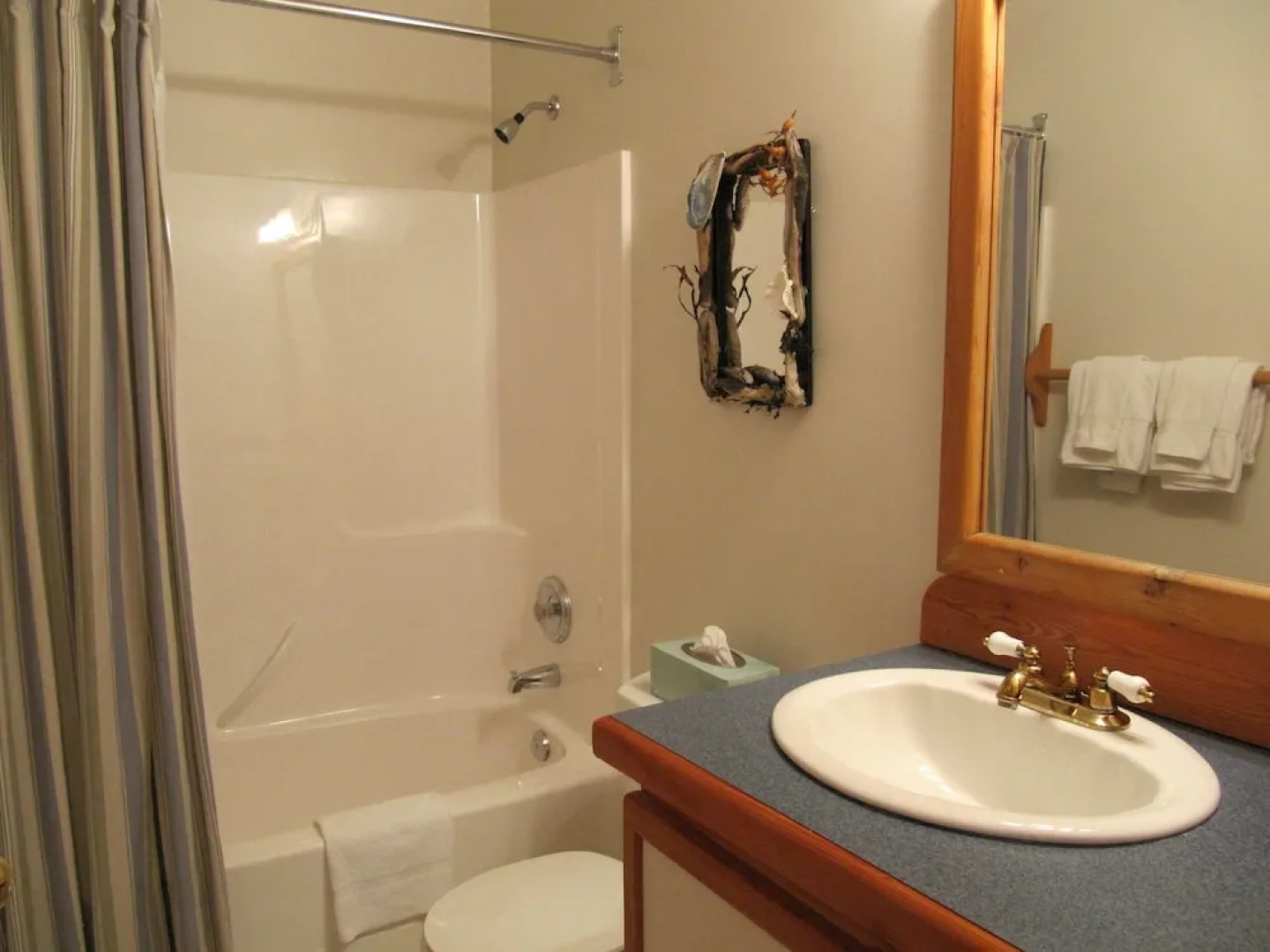 Arbutus Cove Guesthouse