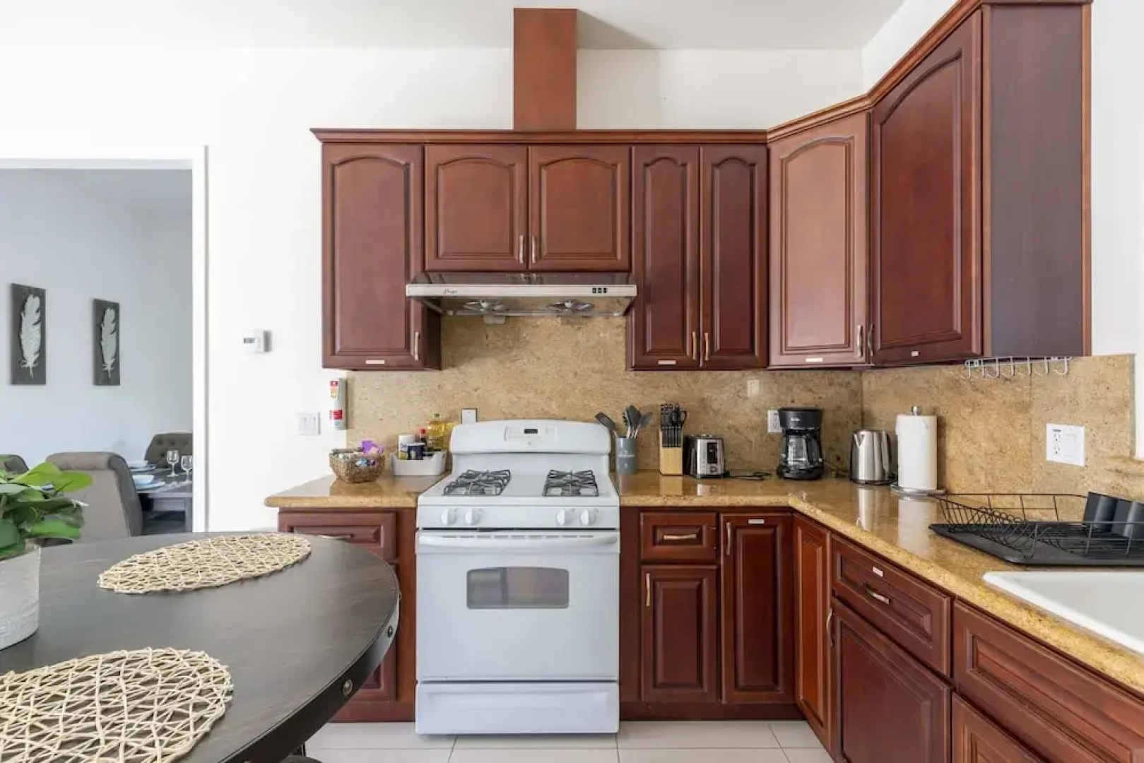 Elegant Retreat Modern Comforts, Prime Location