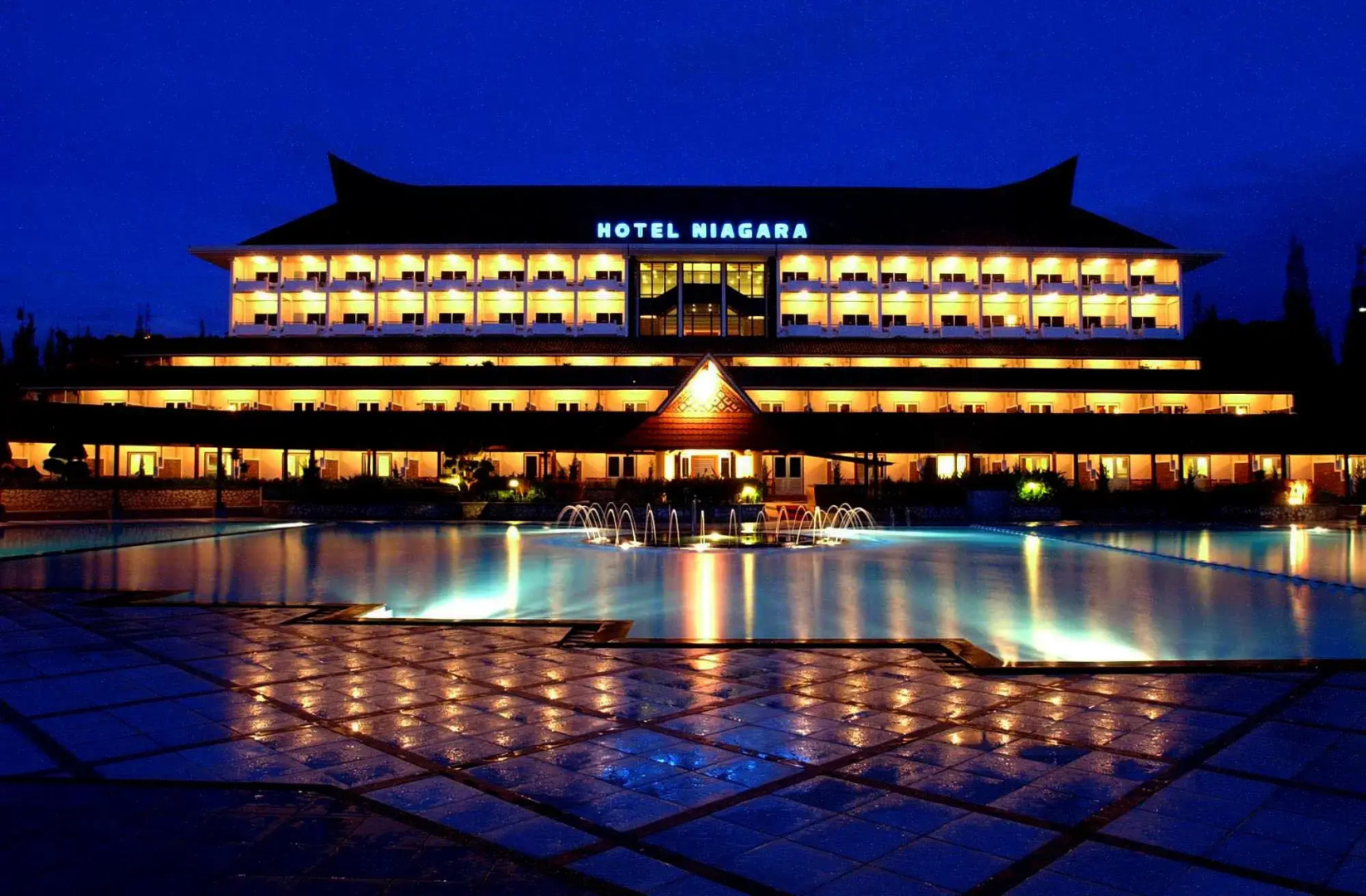 Niagara Hotel Lake Toba & Resorts