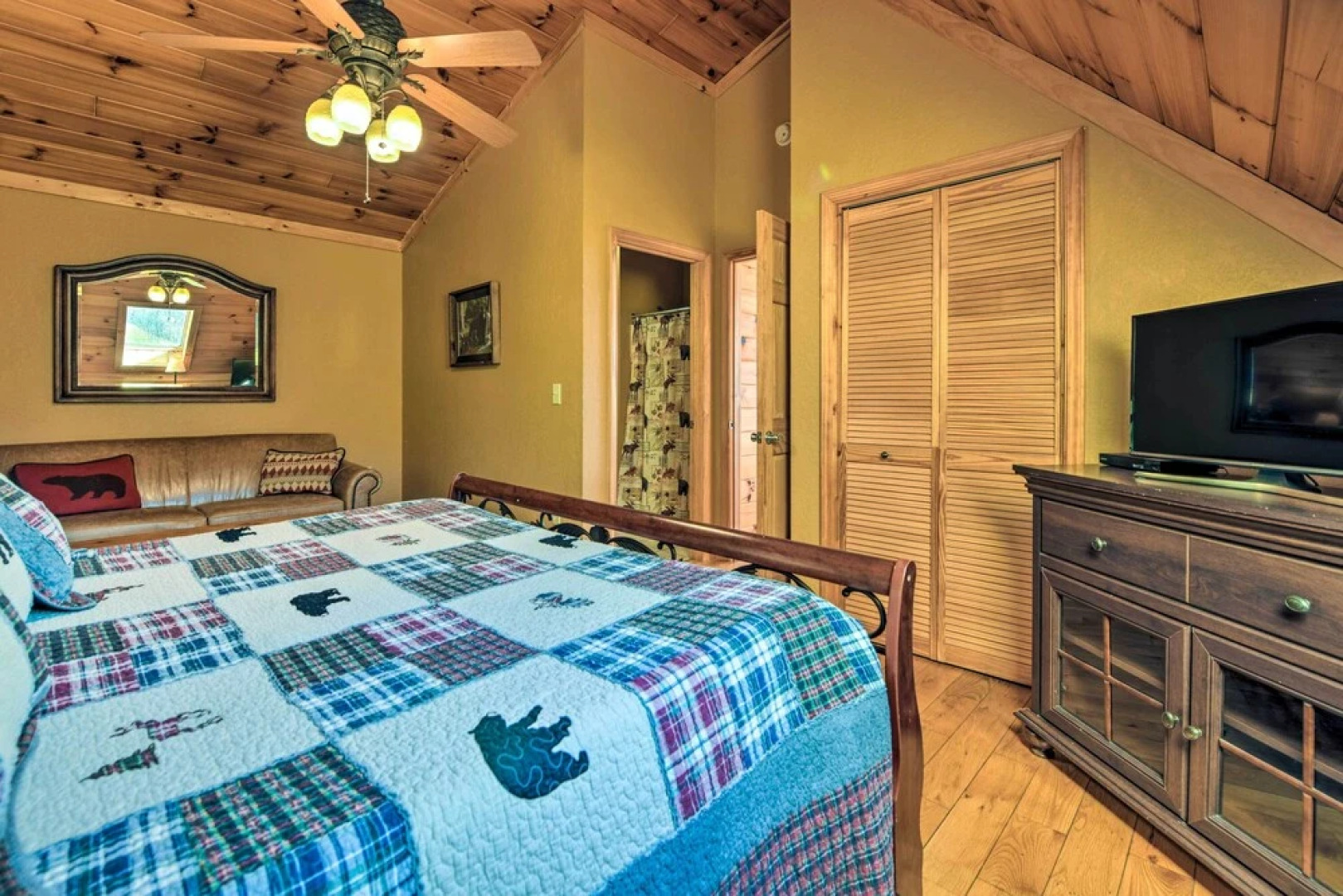 Bryson City Cabin Rental w/ Views & Hot Tub