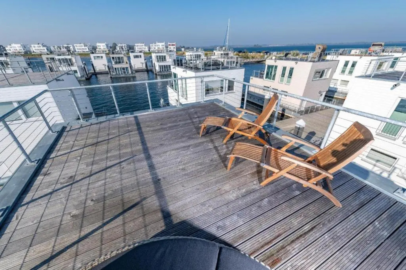 Schwimmendes Haus 10 Grad Ost