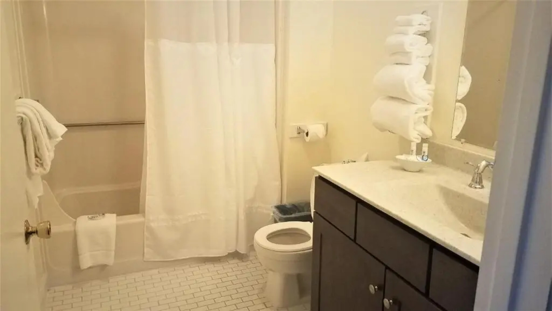 The Lighthouse Inn & Suites