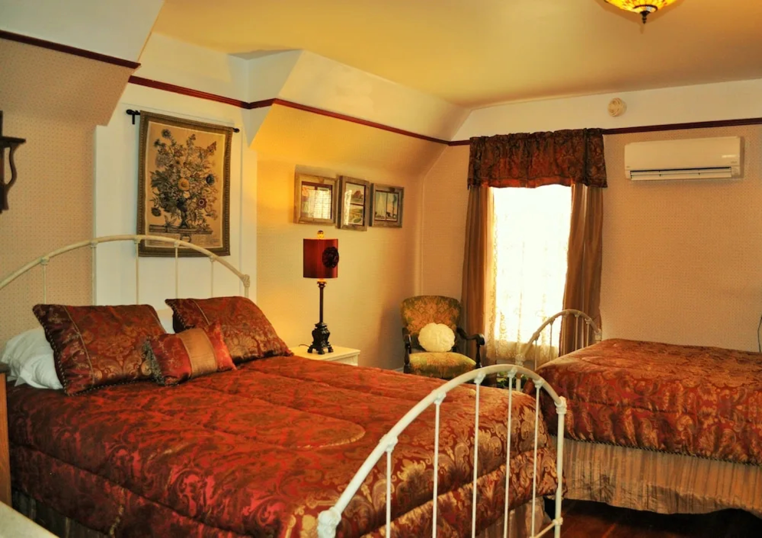 Victorian Inn & Carriage House