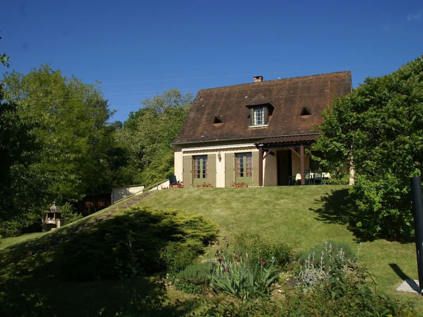 Holiday Home With Private Swimming Pool and View of the Hills, in Trémolat