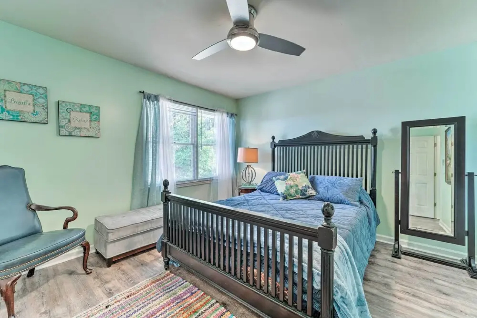 Charming Wilmington Home w/ Screened-in Porch