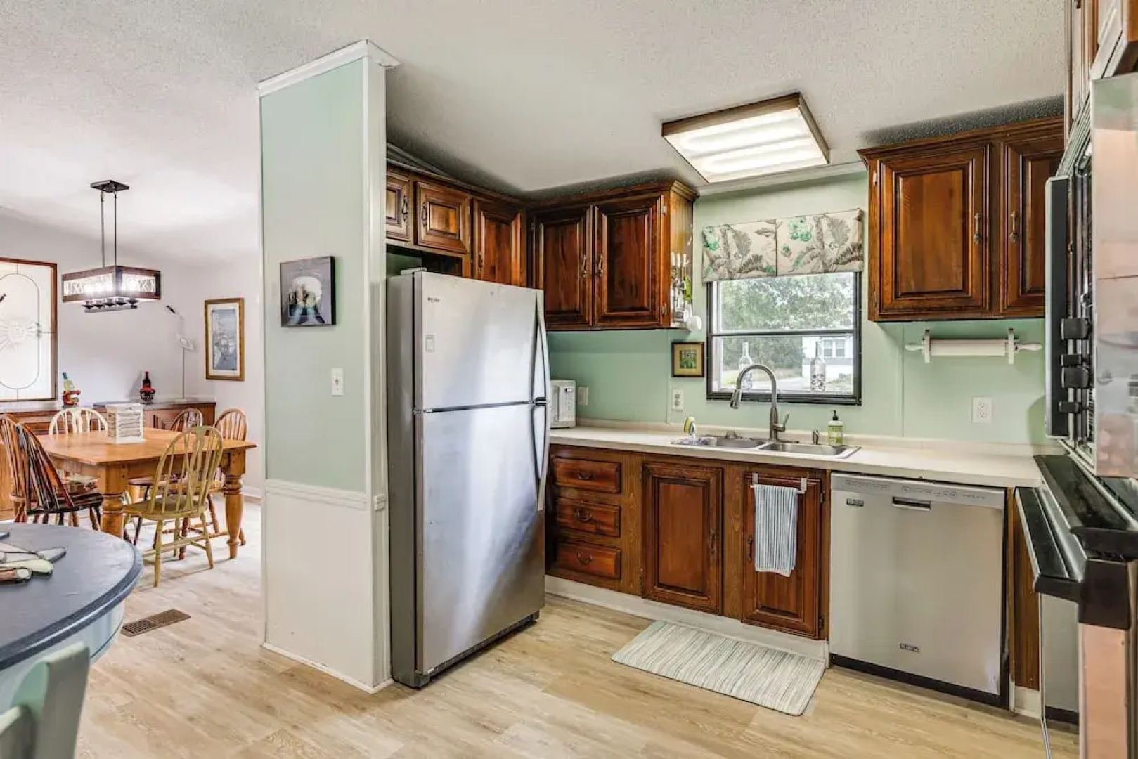 Harkers Island Getaway w/ Deck: Near Cape Lookout!