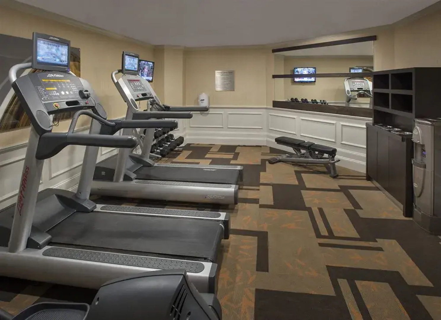 Sonesta Select Tinton Falls Eatontown