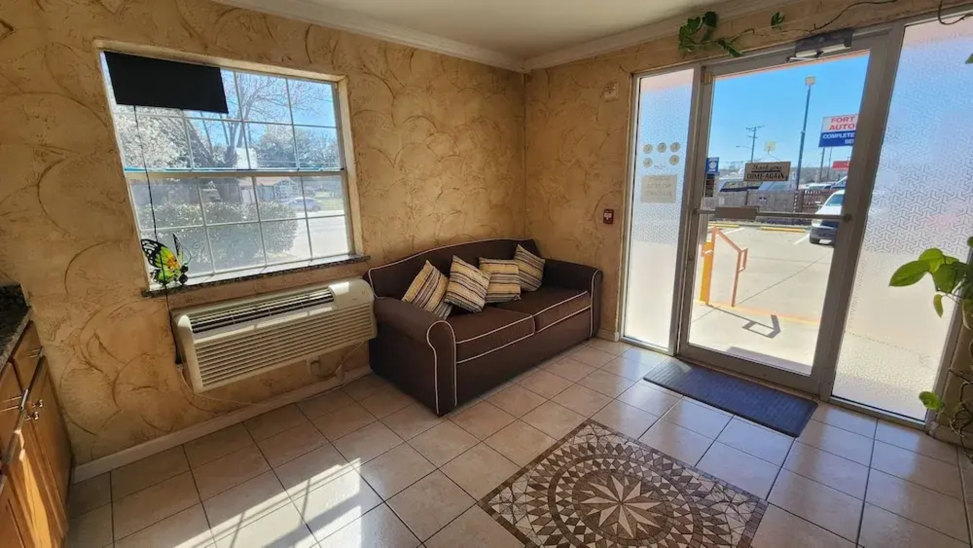 Benbrook Inn & Suites