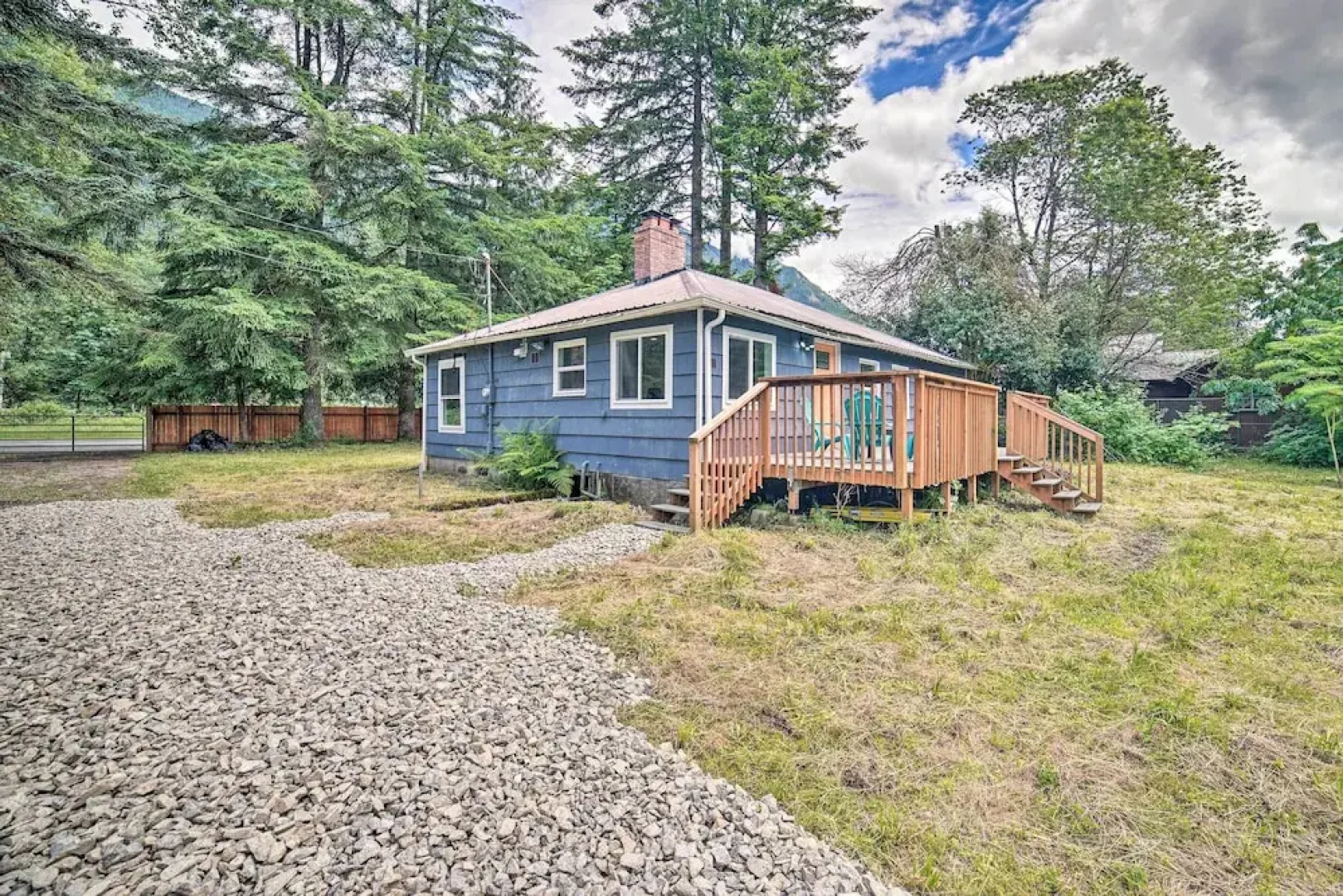 Modern Gold Bar Vacation Rental w/ Mountain View
