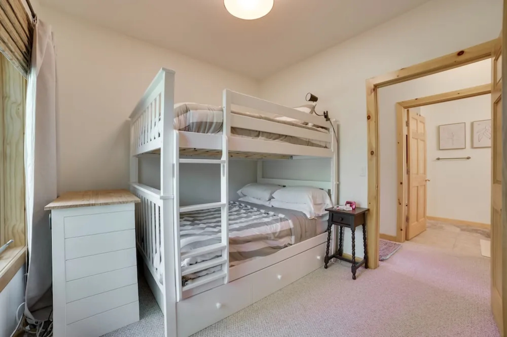 Modern Bellaire Condo: Pool Access, Near Skiing!