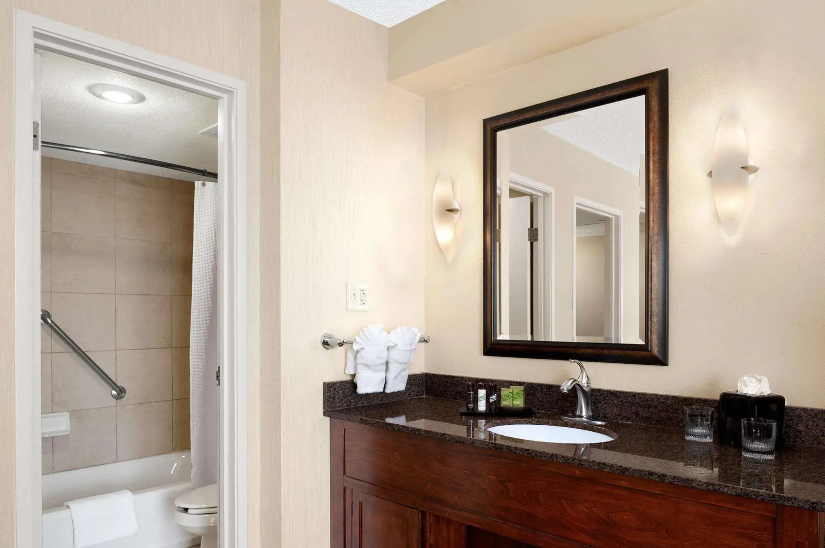 Embassy Suites Kansas City Plaza