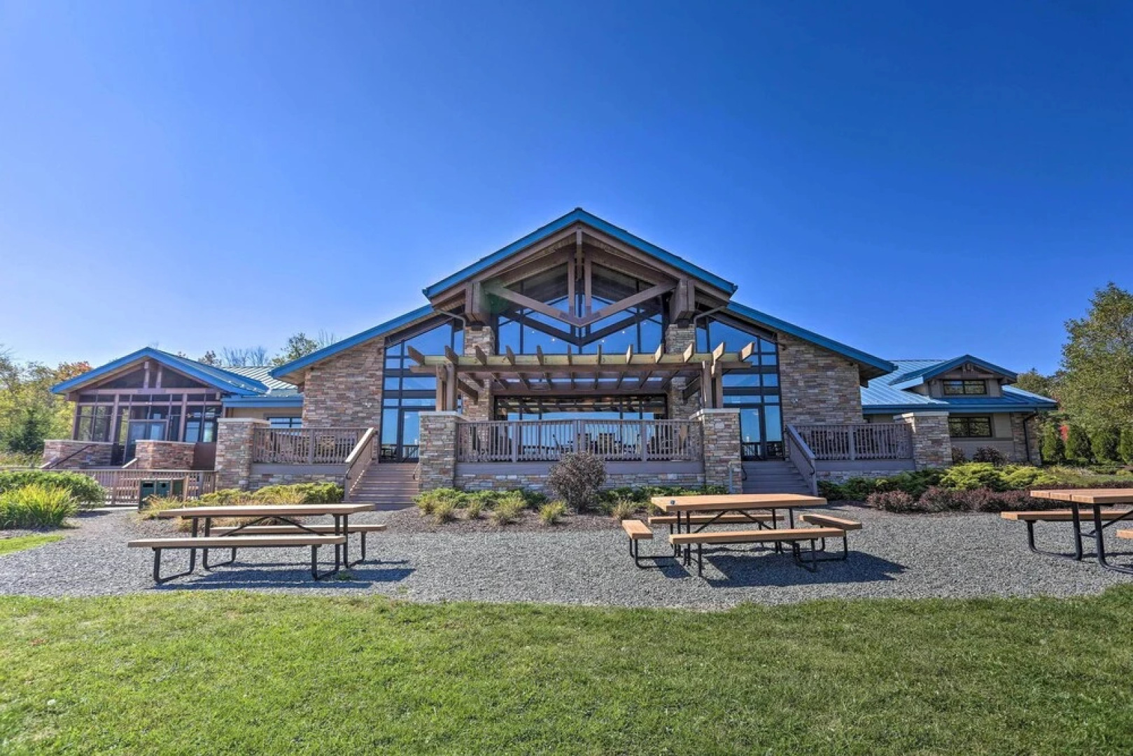 North Arrowhead Lake Cabin w/ Deck, Pets Welcome!