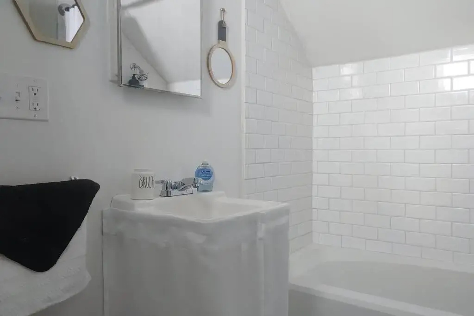 Historic w/deck, king bed & air by Lake Michigan