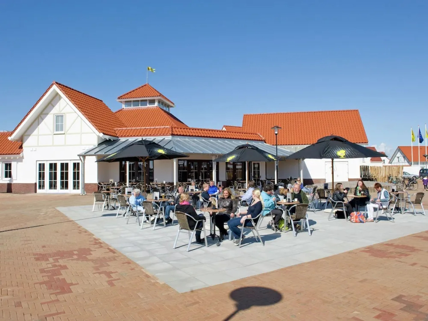 Semi-detached, Comfortable Villa With Wifi, Beach at 400 m