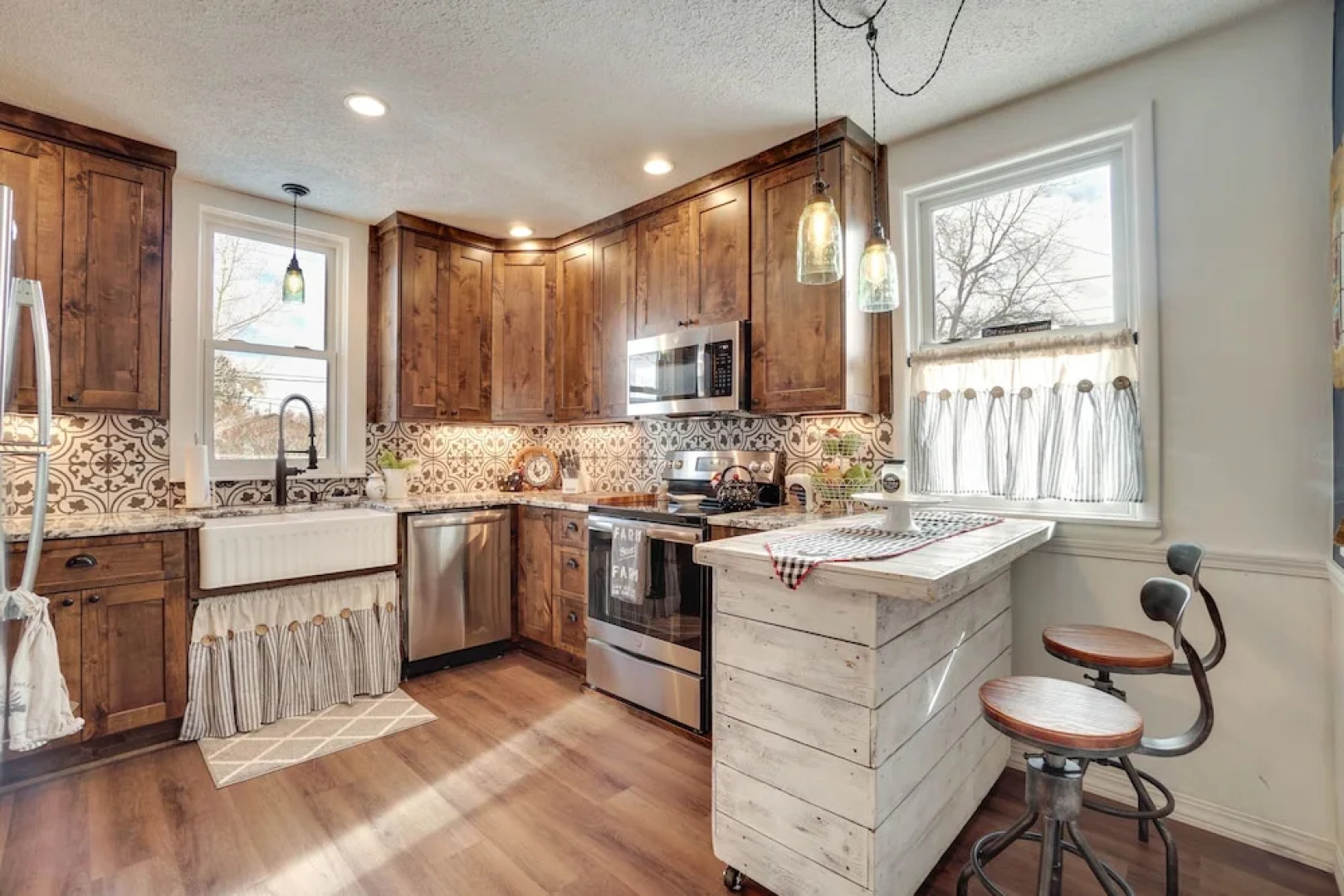 Walk to University: Dtown Laramie Home!