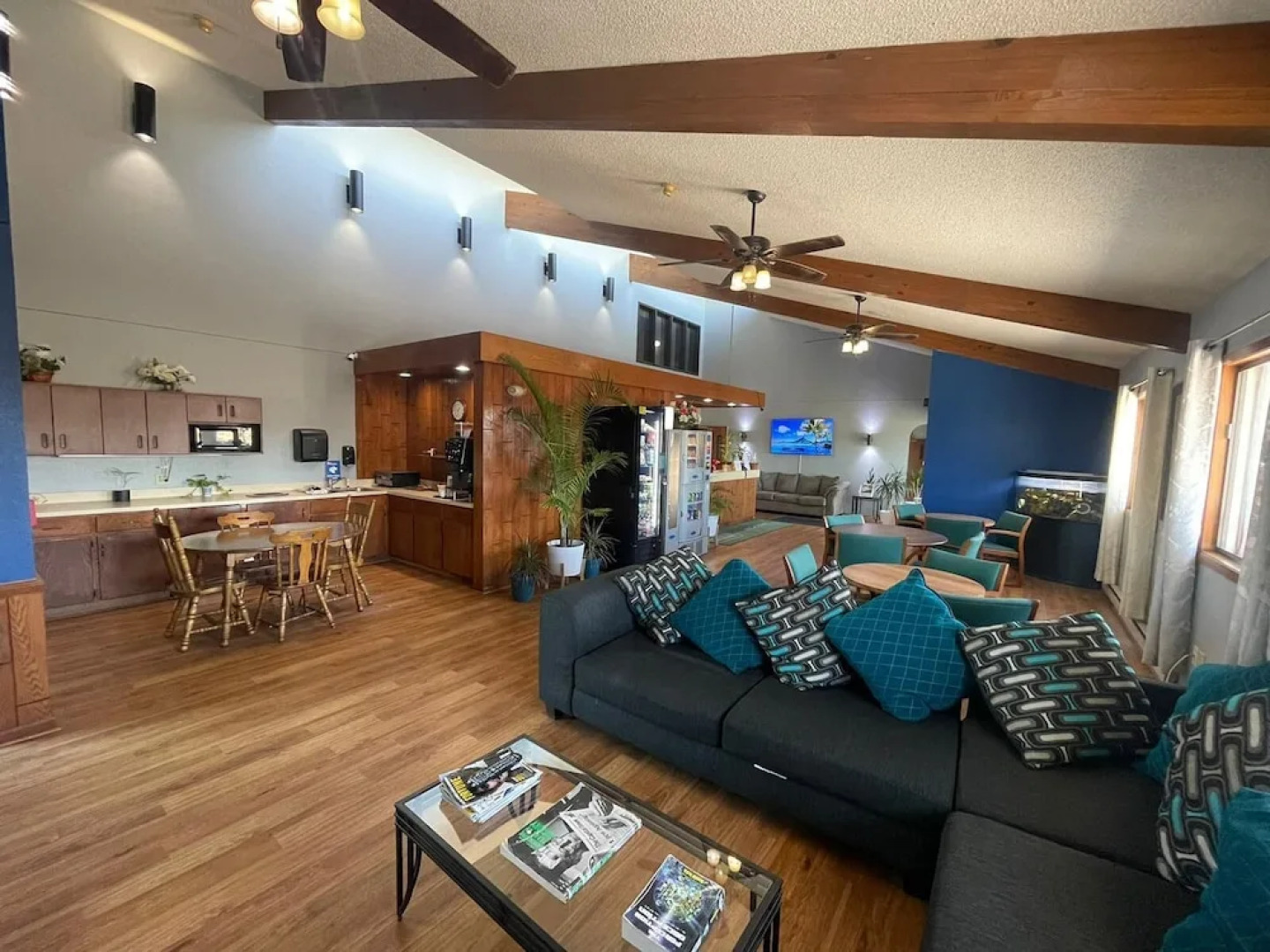 Belgium Inn & Suites