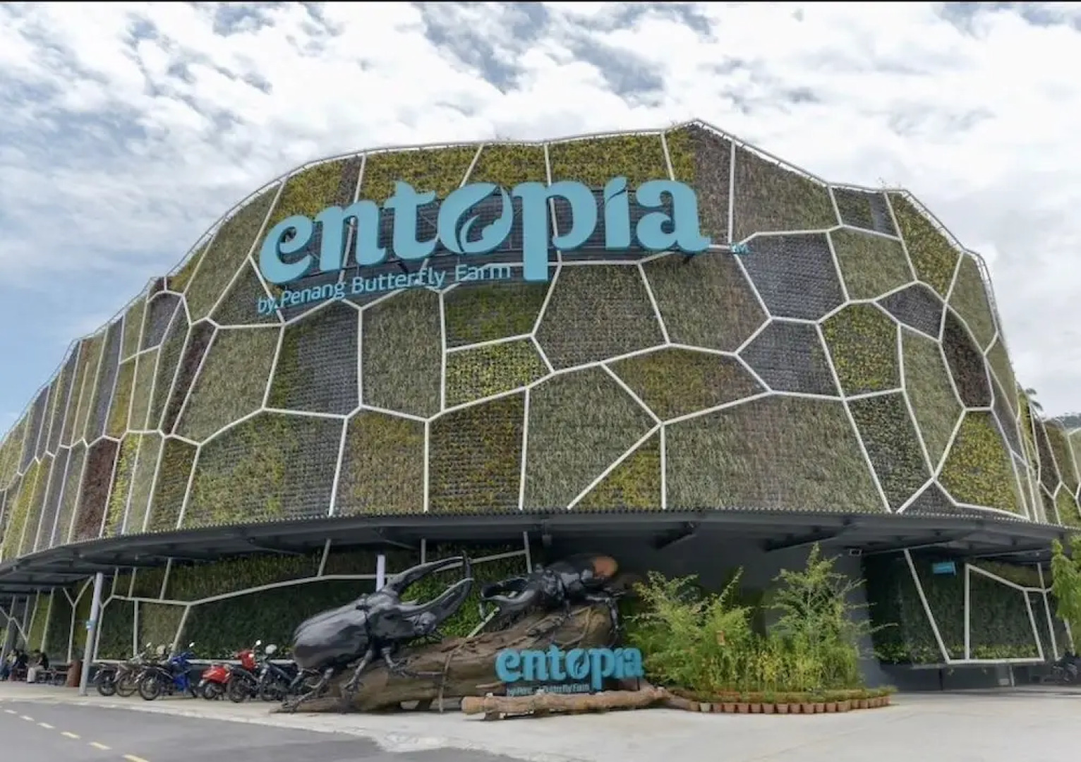 2 Bedrooms Apartment By The Sea