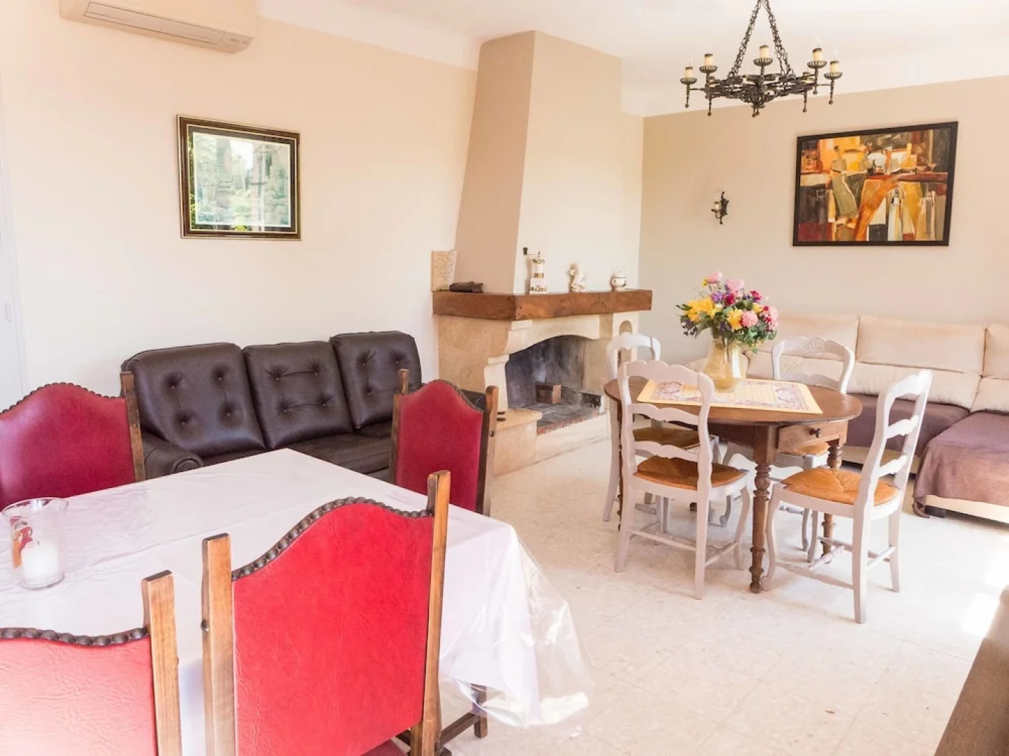 Attractive Villa in Roquemaure With Swimming Pool