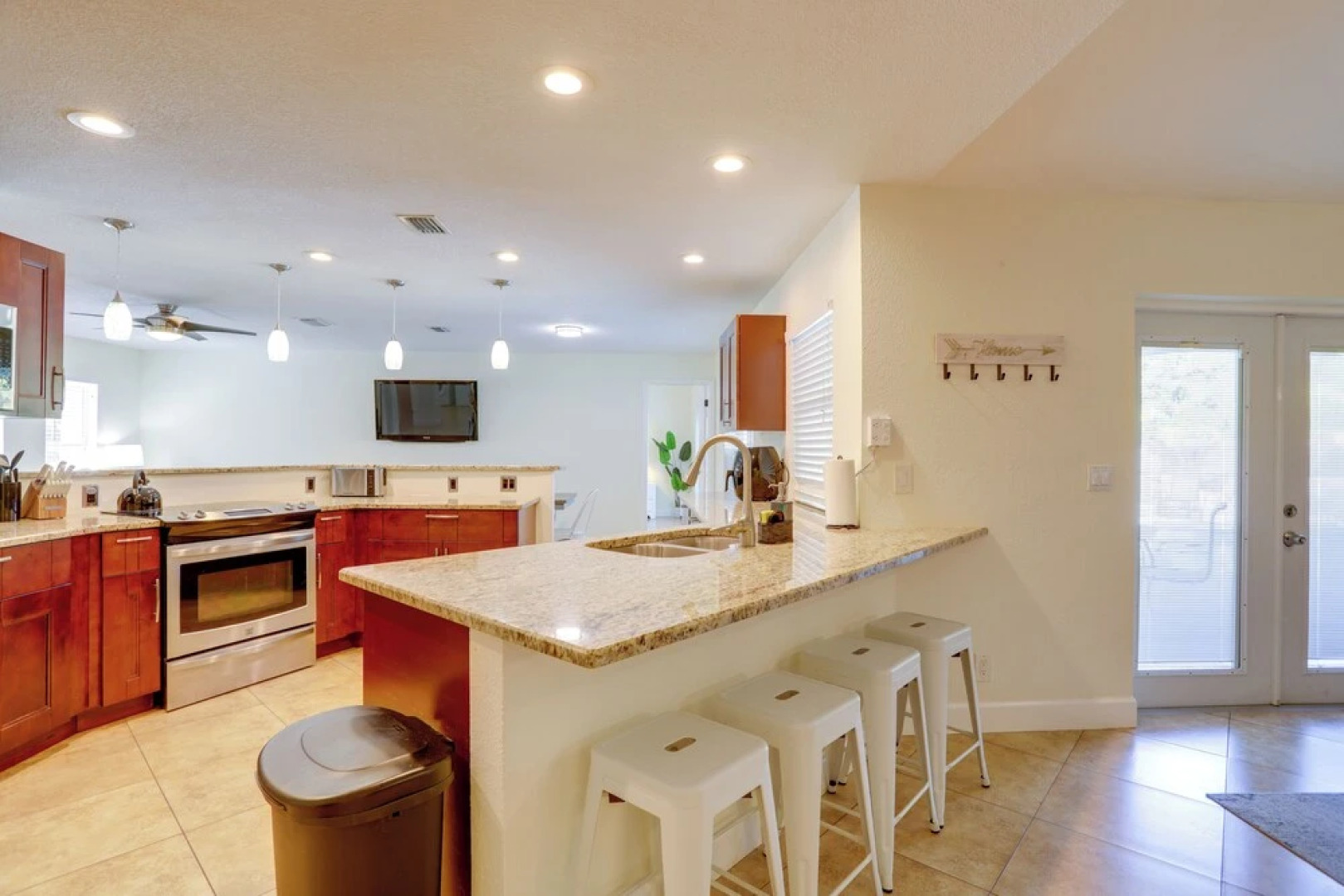 Spacious Largo Retreat: Private Pool & Yard!