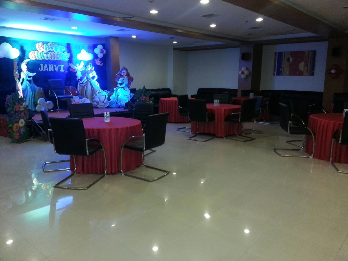 Hi5 Hotel & Experience