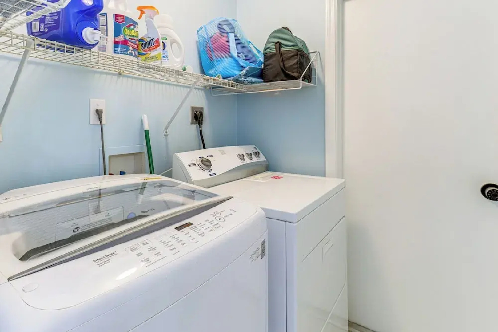 Private Yard & Screened Patio: Sunny Sebastian Gem