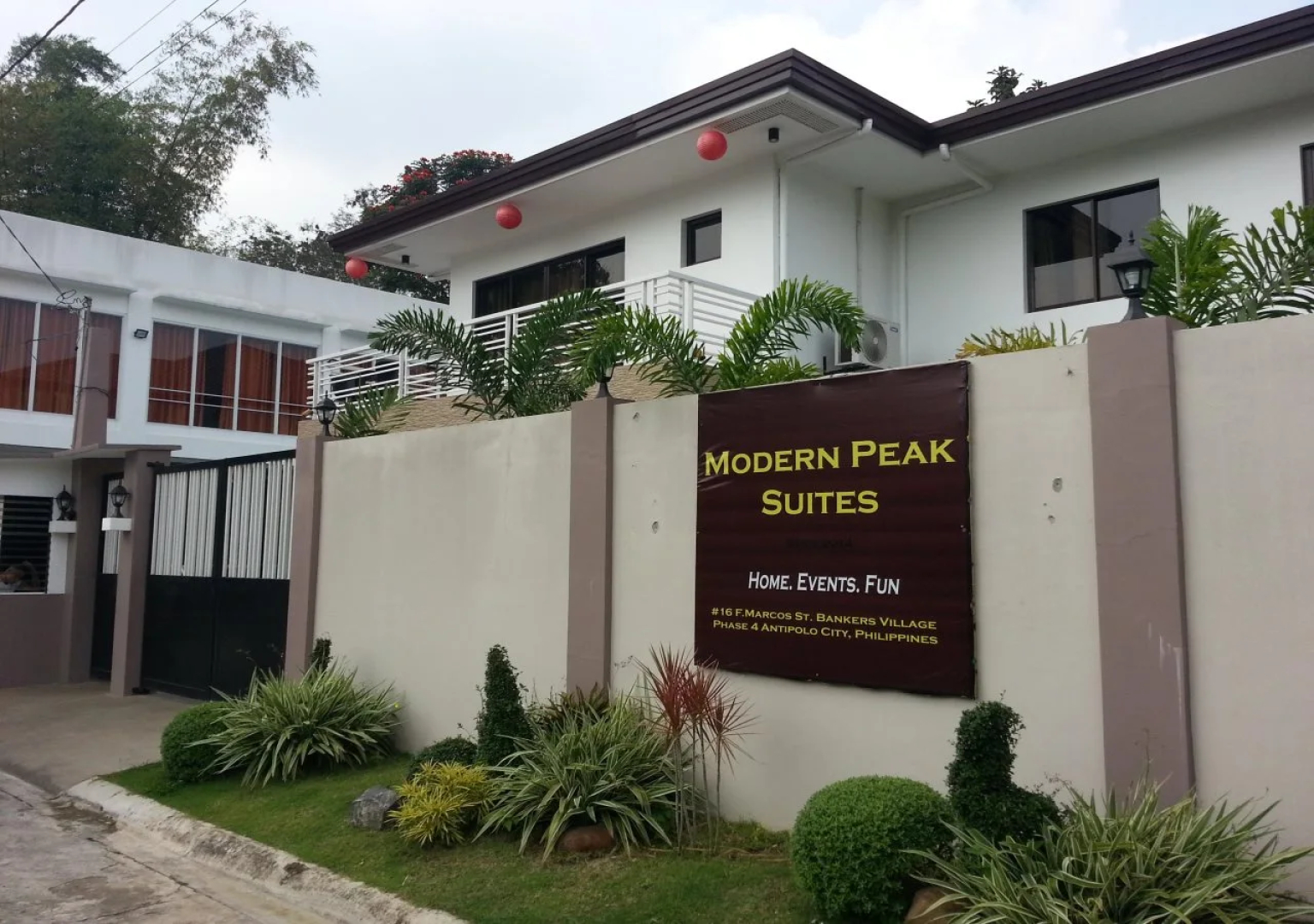 Modern Peak Suites and Private Resort