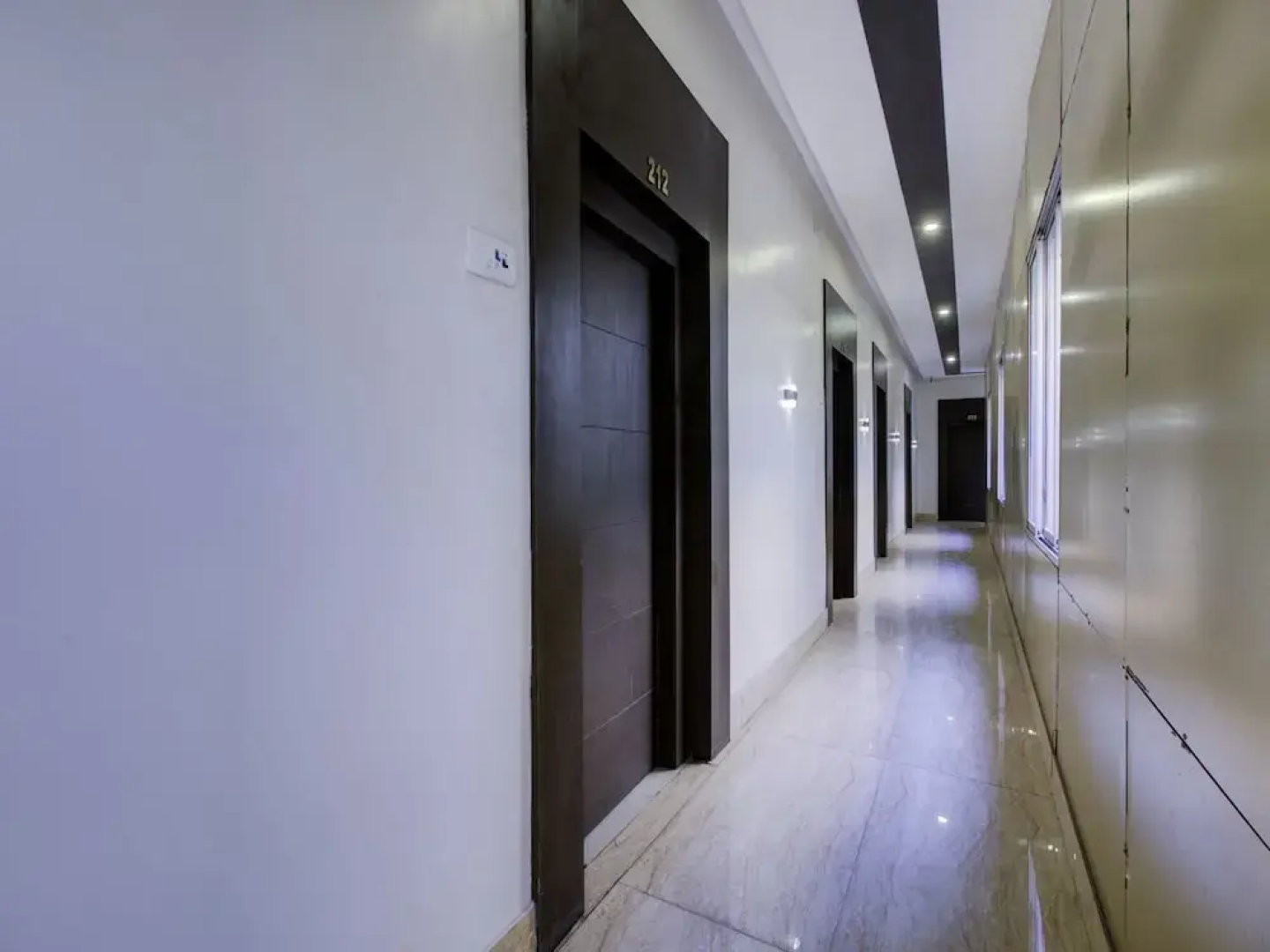 OYO 22530 Savoy Hotel