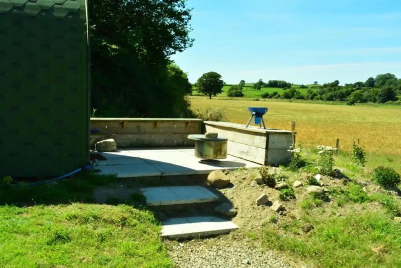 Cosy Pod-cabin Near Beautiful Landscape in Omagh