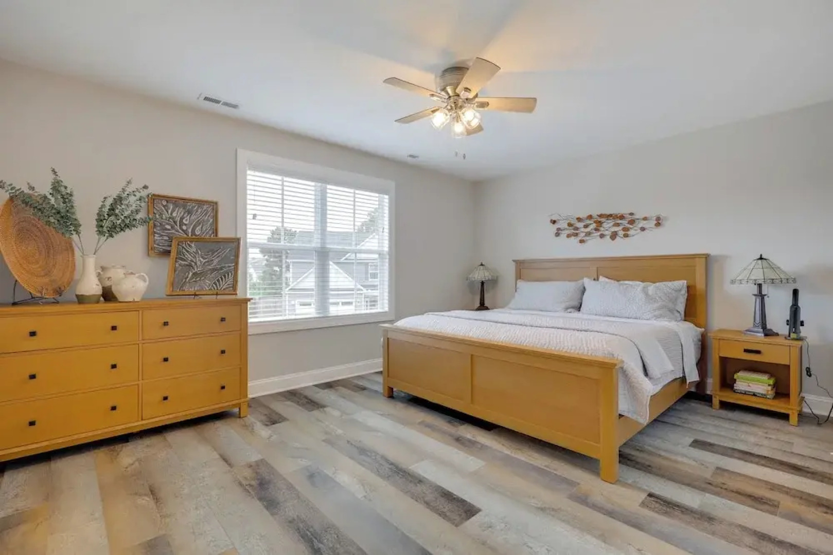 Spacious Home w/ Screened Patio in Wilmington!