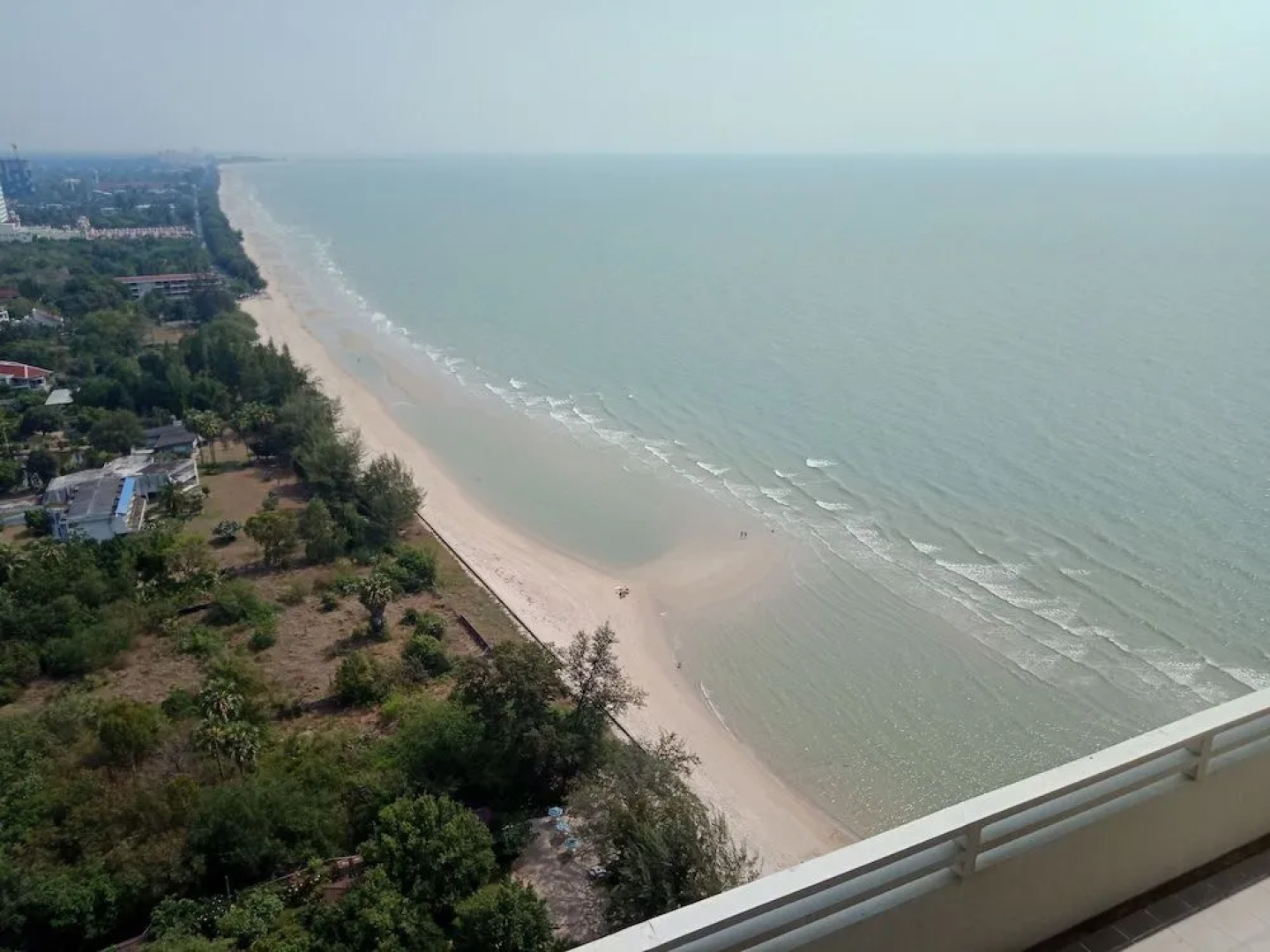 Cha-Am Grand Condotel by Frank