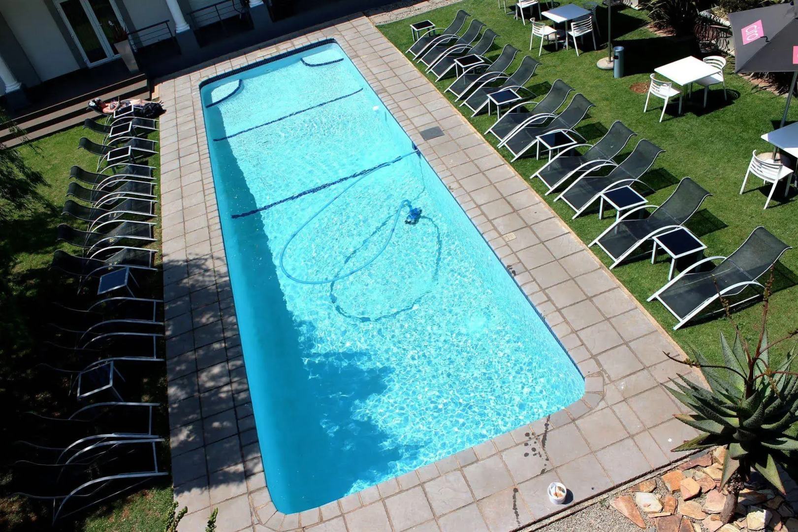 Life Hotel - The Aviator