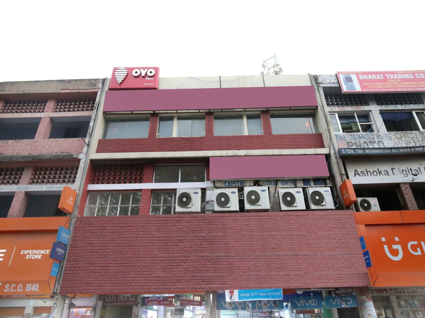 OYO Rooms Sector 22 Mobile Market