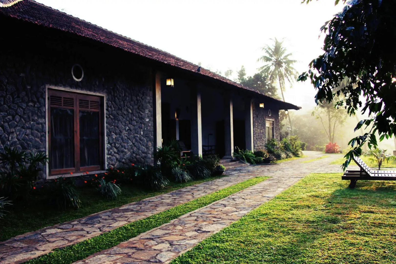 Serendip Stone Hotel and Bungalow