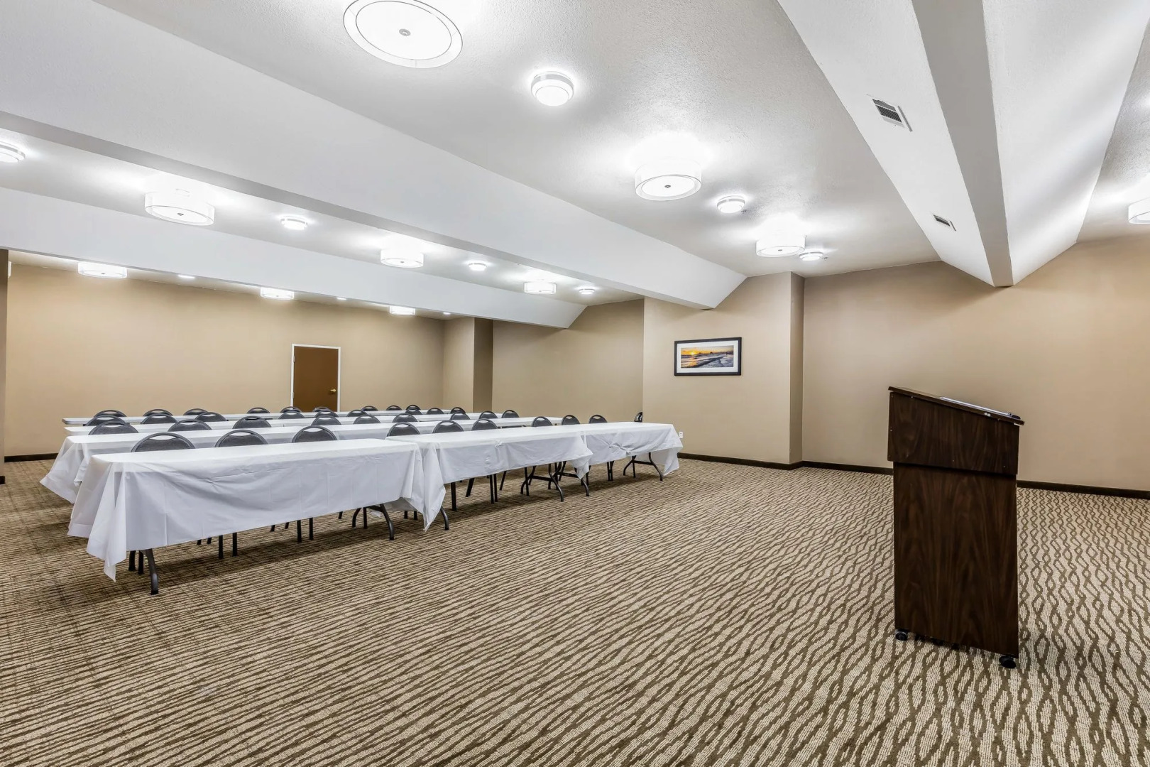 Magnolia Bay Hotel & Suites