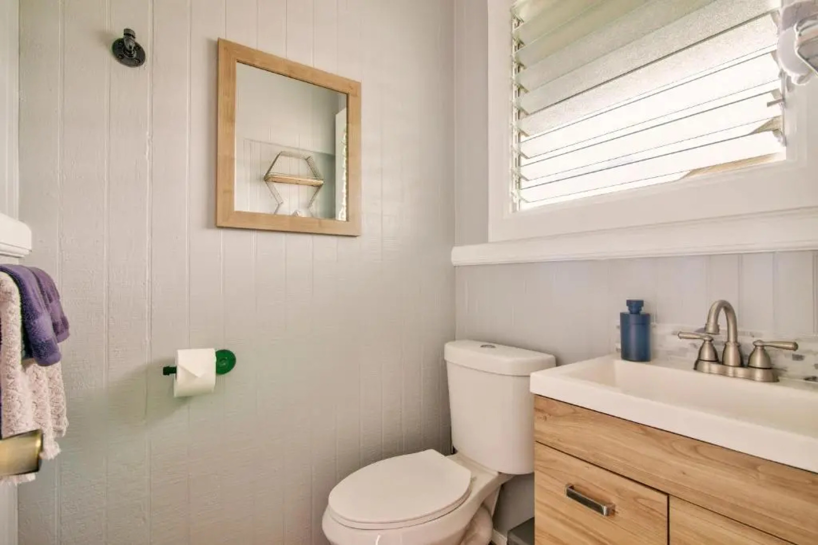 NEW - Pineapple Loft - Entire House Downtown Hilo with AC