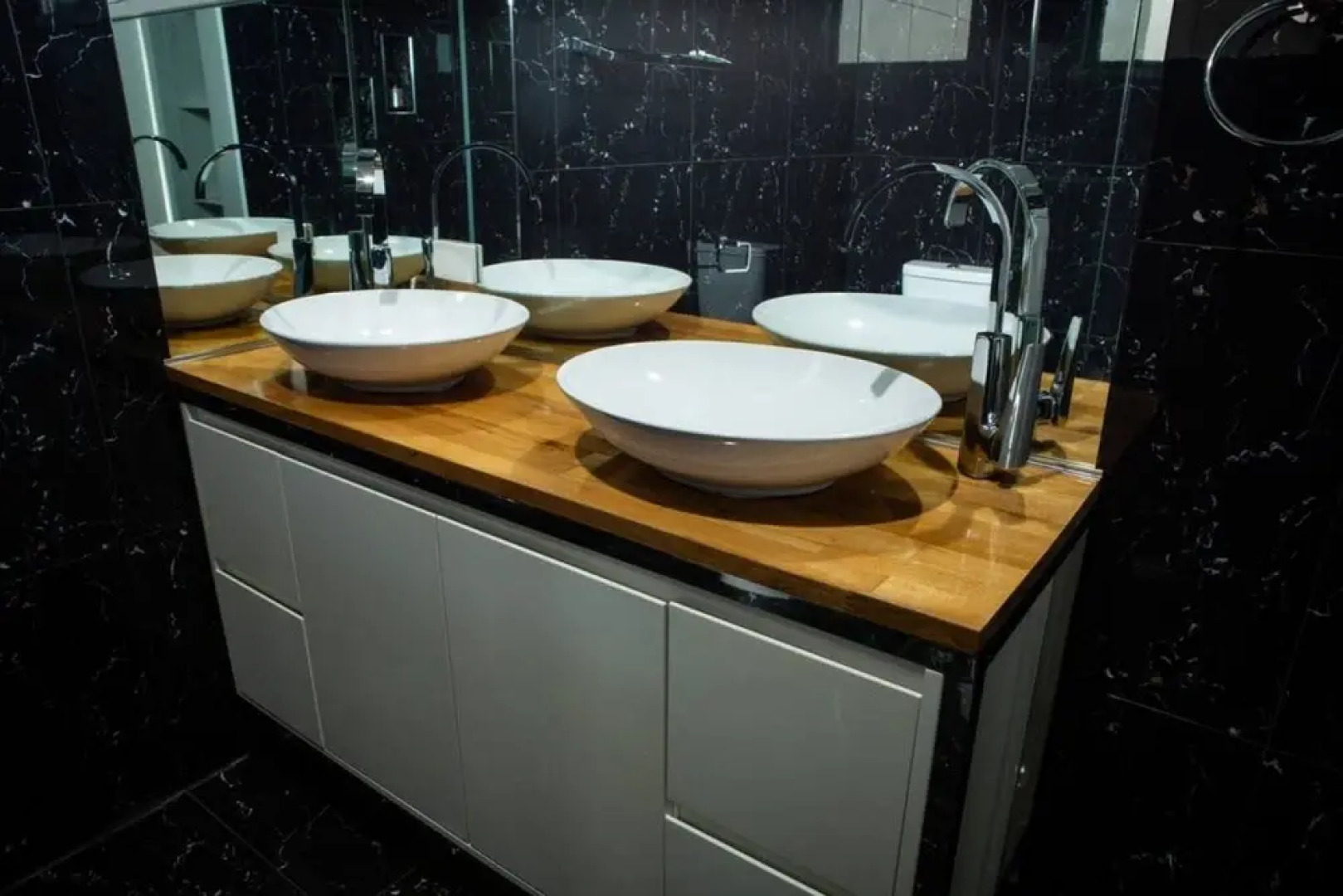 Colours By The Sea Wheelchair Pet-friendly Waterfront Retreat Fireplace Wood Supplied