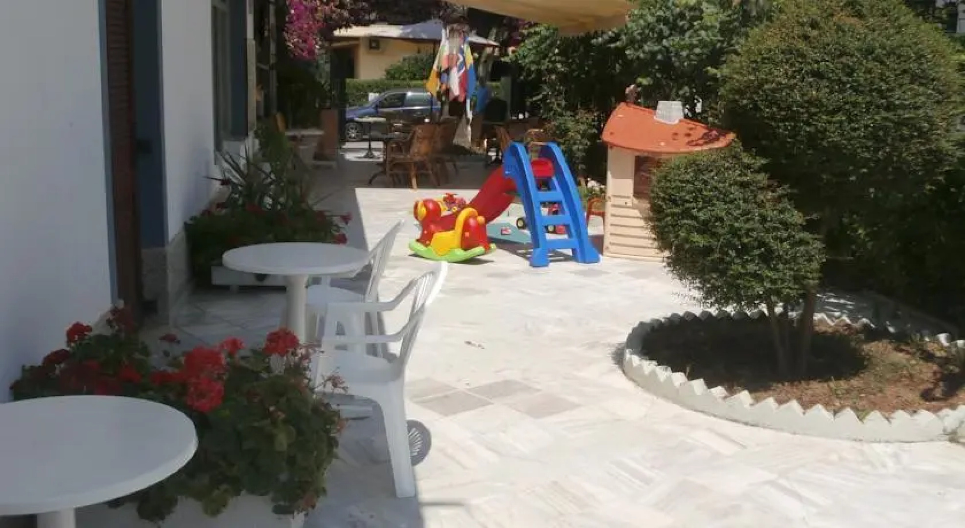 Harrys Bar & Apartments 2