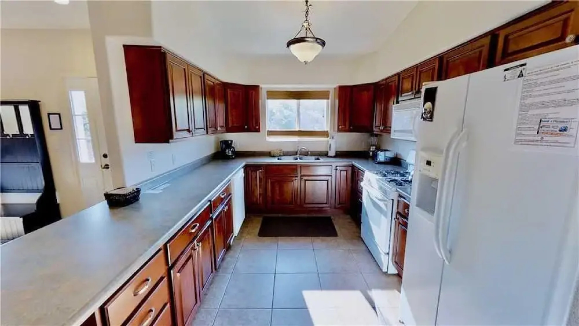 Canyonlands West 381 by RedAwning