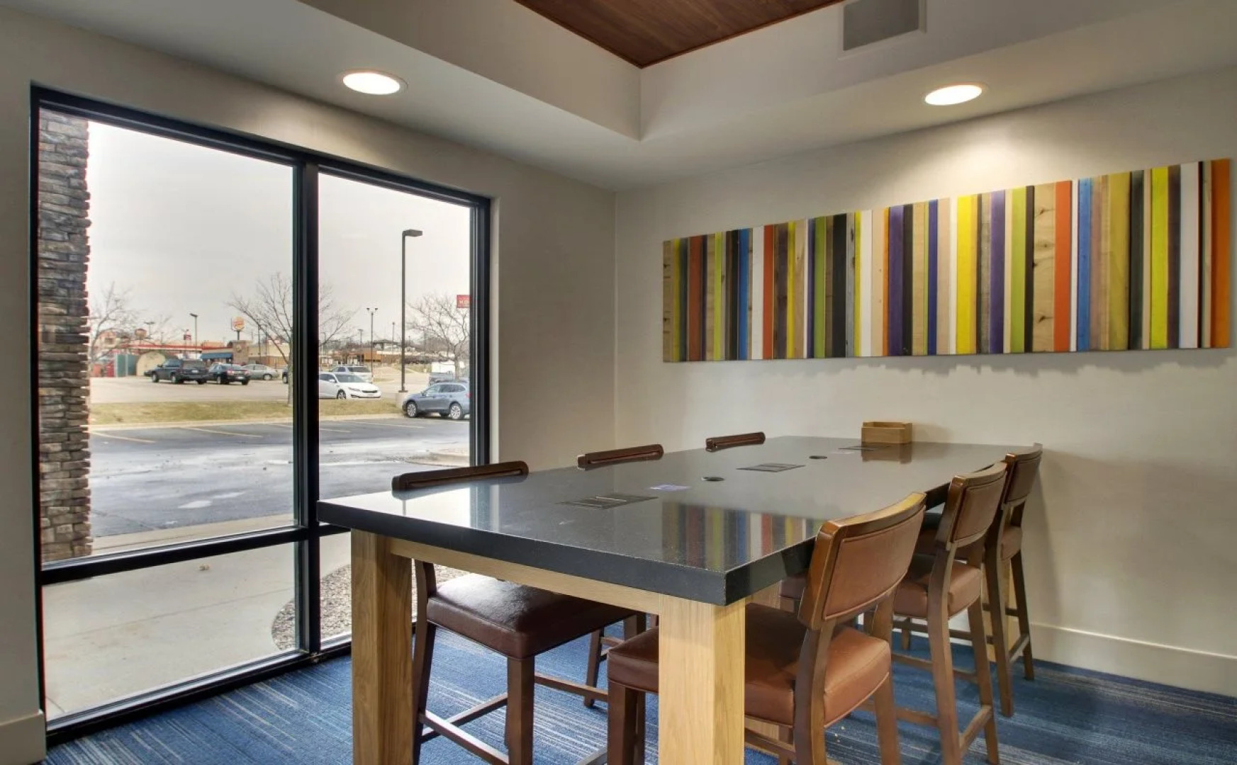 Holiday Inn Express & Suites - Interstate 380 at 33rd Avenue by IHG