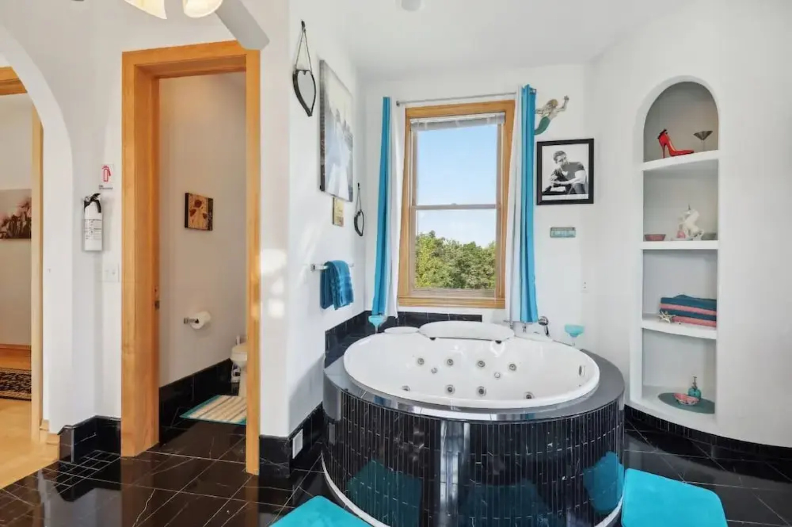 Starlight Tower Suite 1 Bedroom With Stunning Views 1 Villa by RedAwning