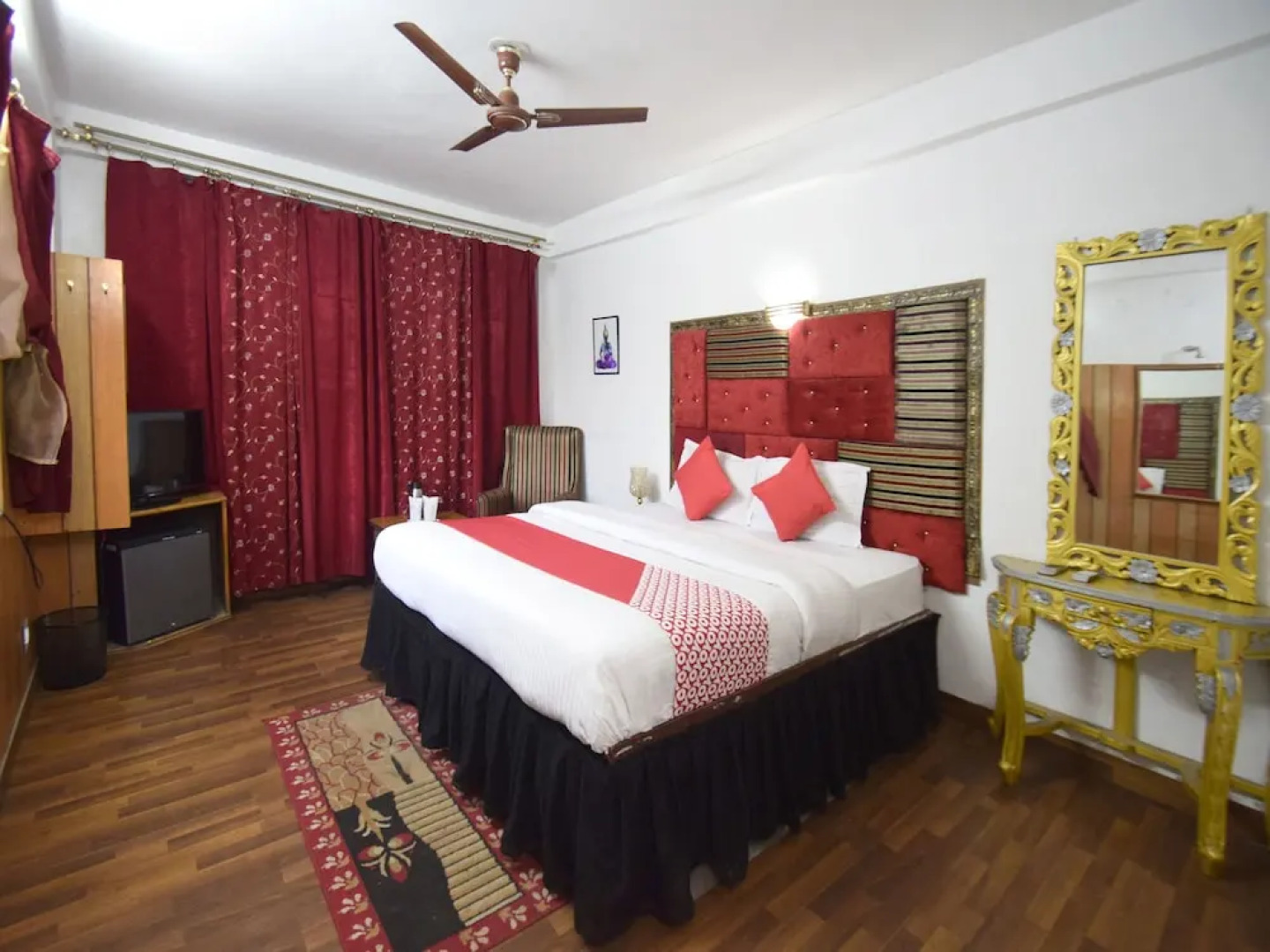 OYO 12527 Hotel Oak Valley