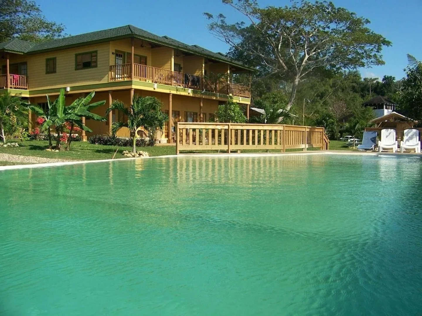 Rhodes Beach Resort Negril