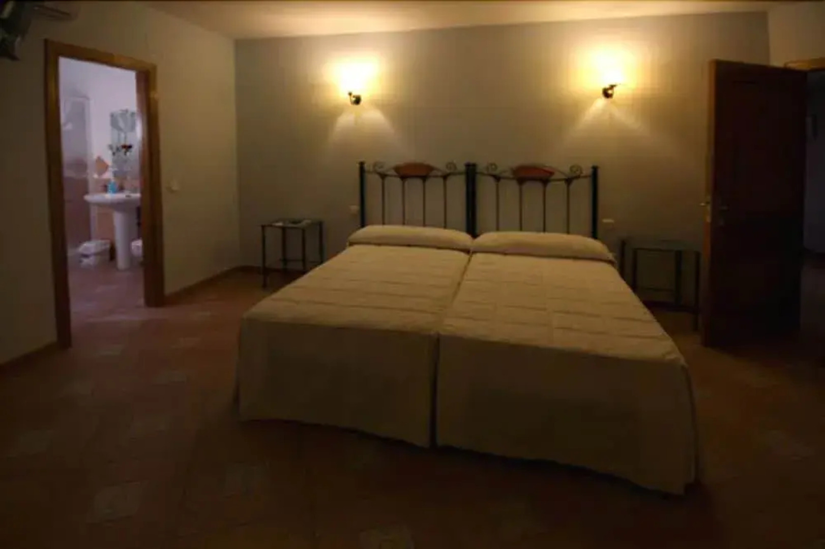 Hostal y Apartamentos Rurales la Bellosina