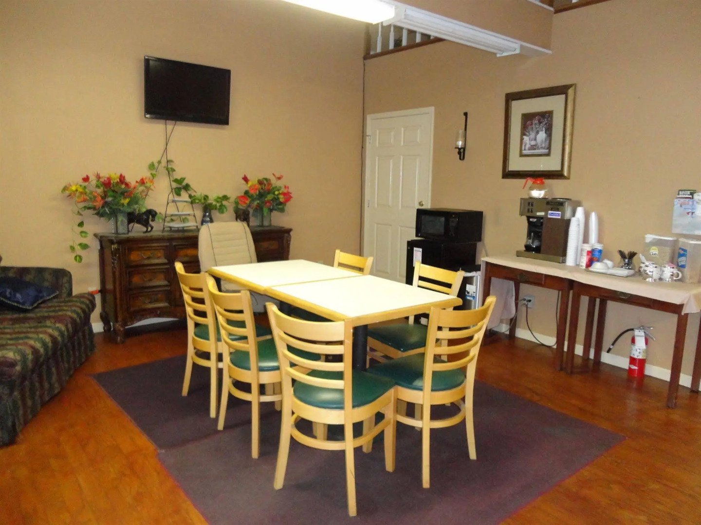 Royal Inn and Suites