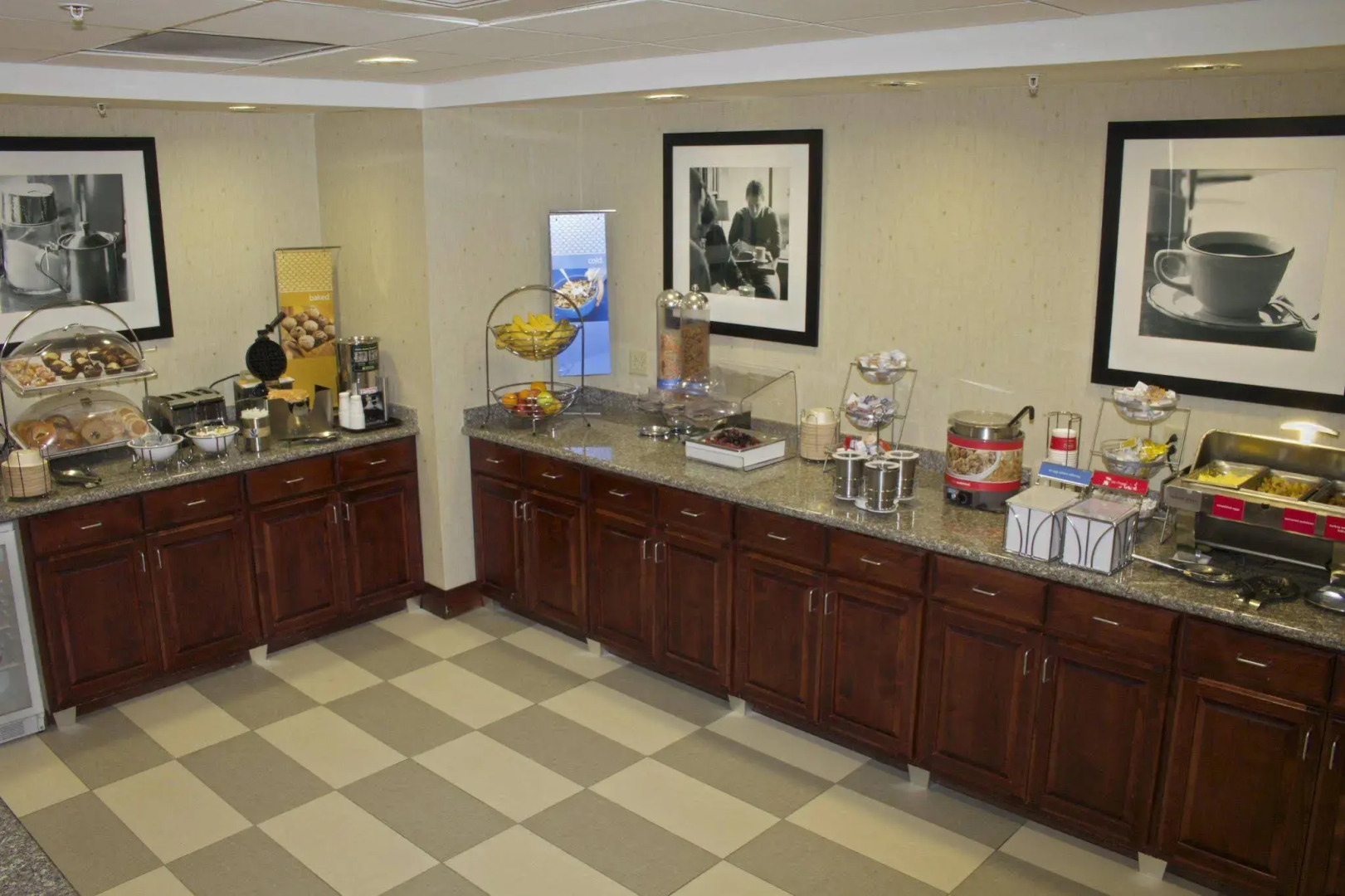 Hampton Inn & Suites Norfolk-Airport