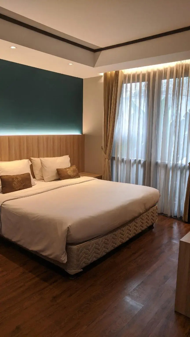 Summer Hills Hotel