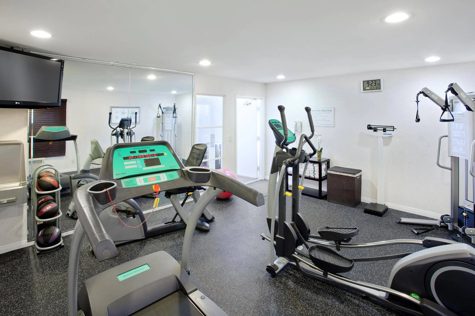 Best Western Plus Marina Shores Hotel